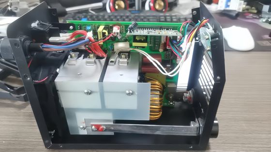 Mini IGBT Gleichstrom-MMA-Schweißer mit 3,7 KVA Eingangsleistung 60V AC220V 120A